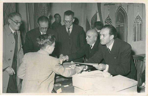 Reparto de premios, Grupo Escolar Teodoro Llorente (20.12.1953)